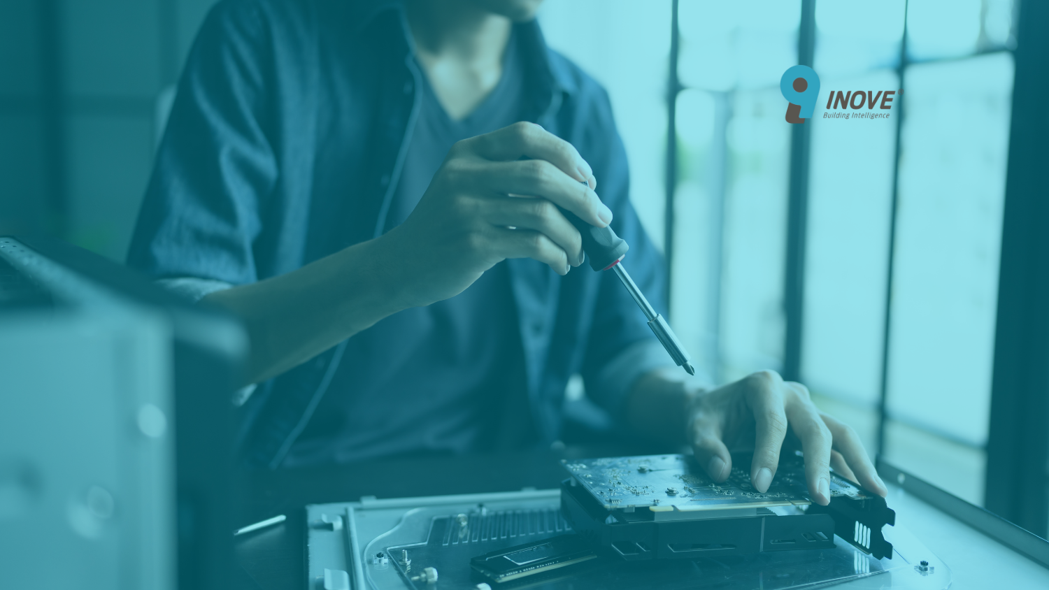 instalação de backbone de fibra óptica